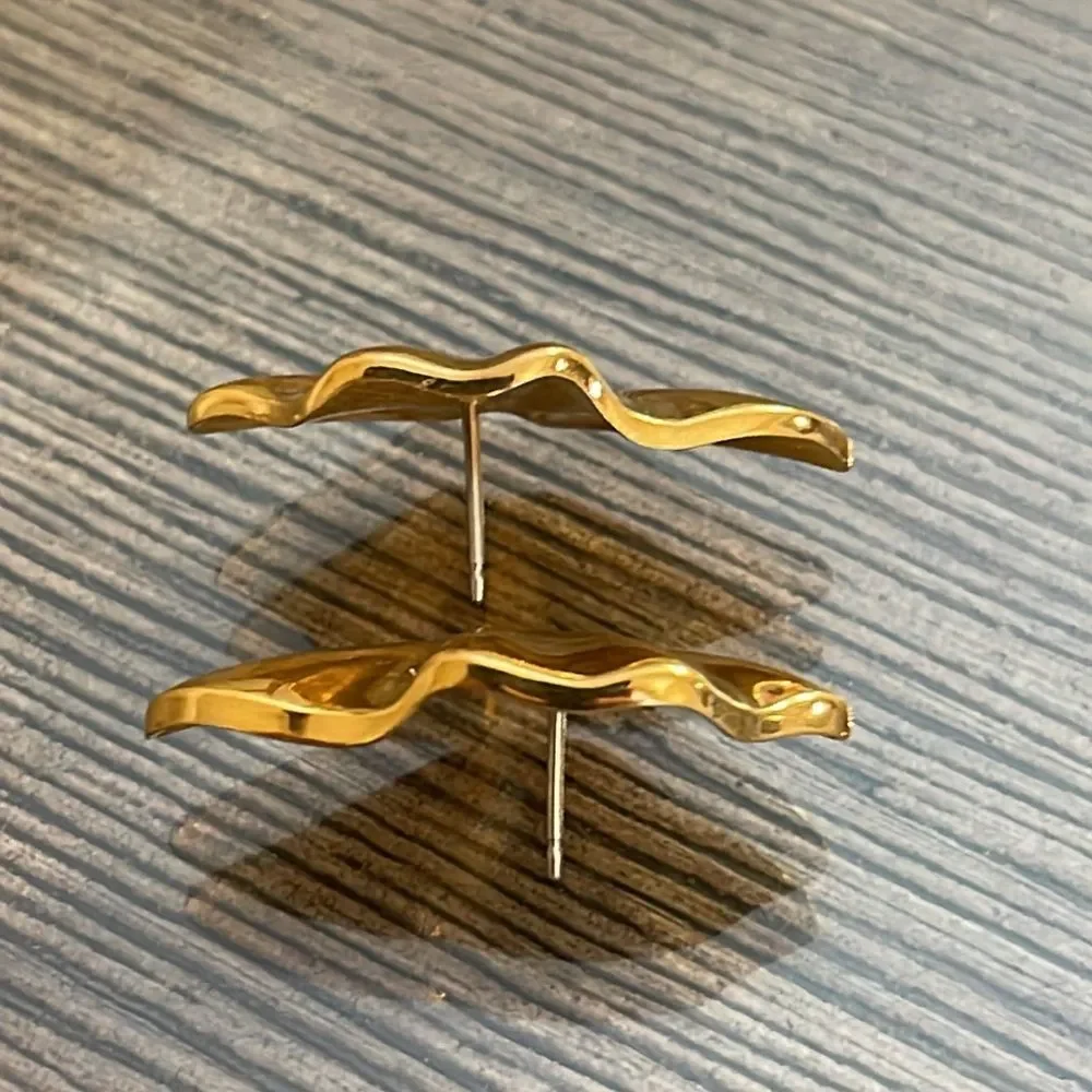 Vintage Monet Gold-tone Ruffled Fan Shaped Post Earrings